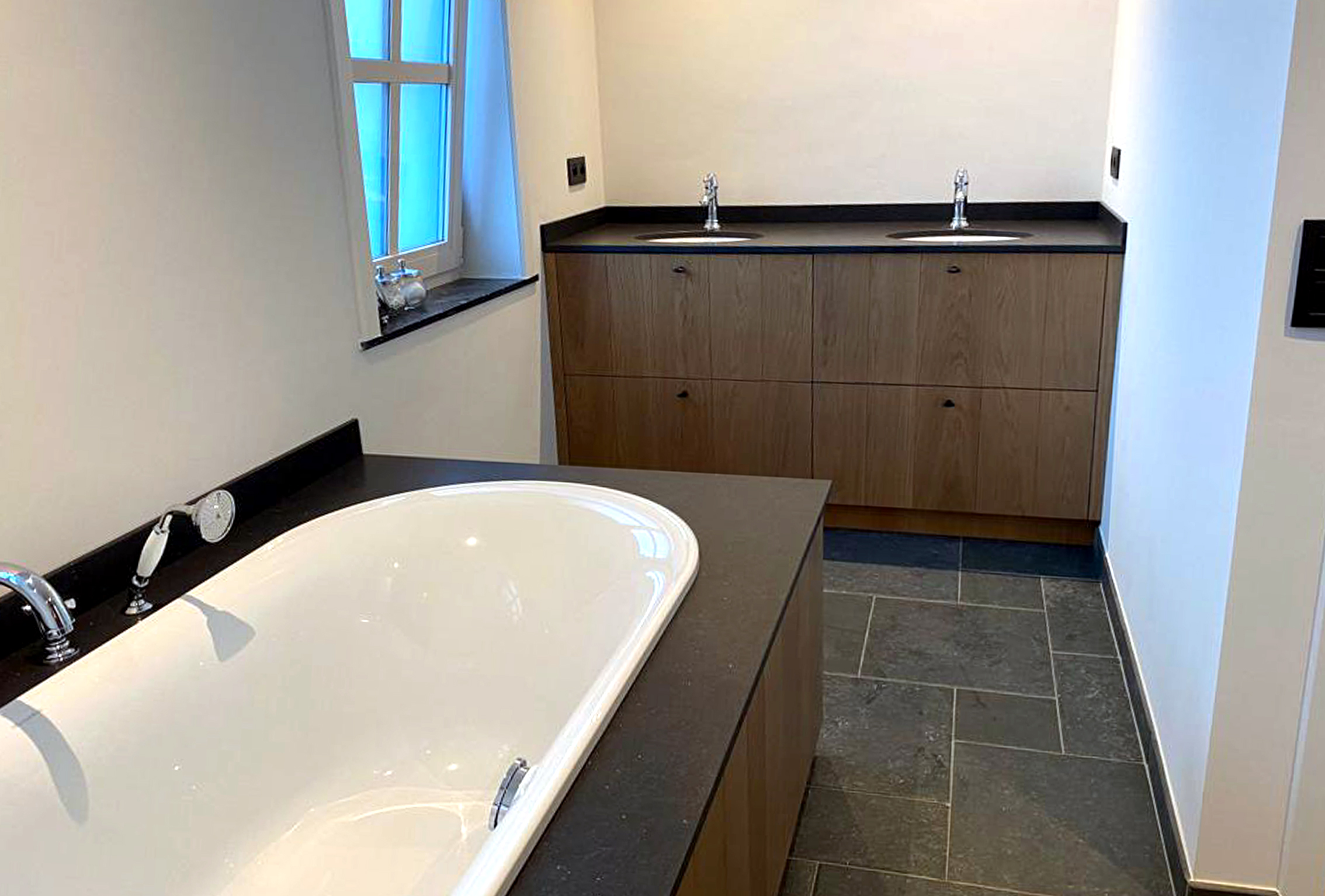 badkamer bad en wastafel