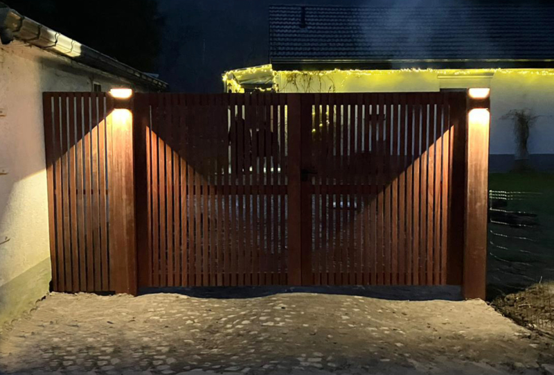 Houten buitenpoort